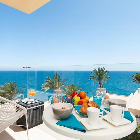 Seaviews & Terrace Flores