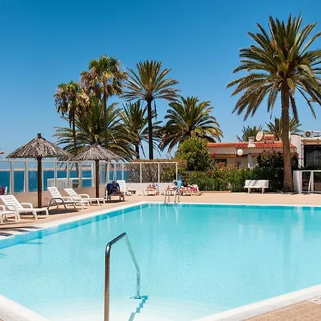 Seaviews & Terrace Flores *